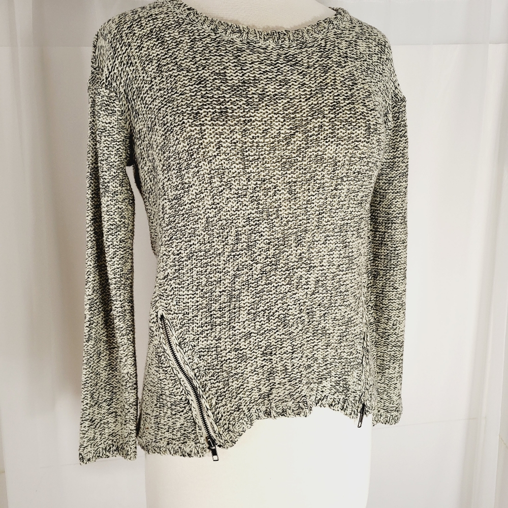 QUINN Sweater Zipper Accents Small